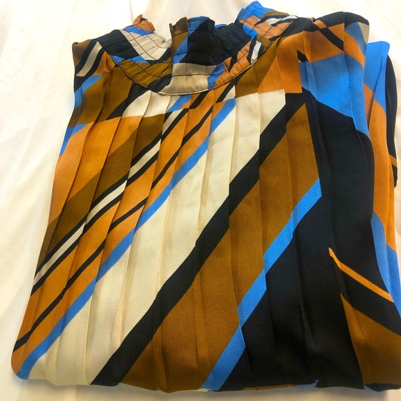 MASSIMO DUTTI .SLEEVELESS‎ PLEATED TOP.               Good condition . - Picture 4 of 4